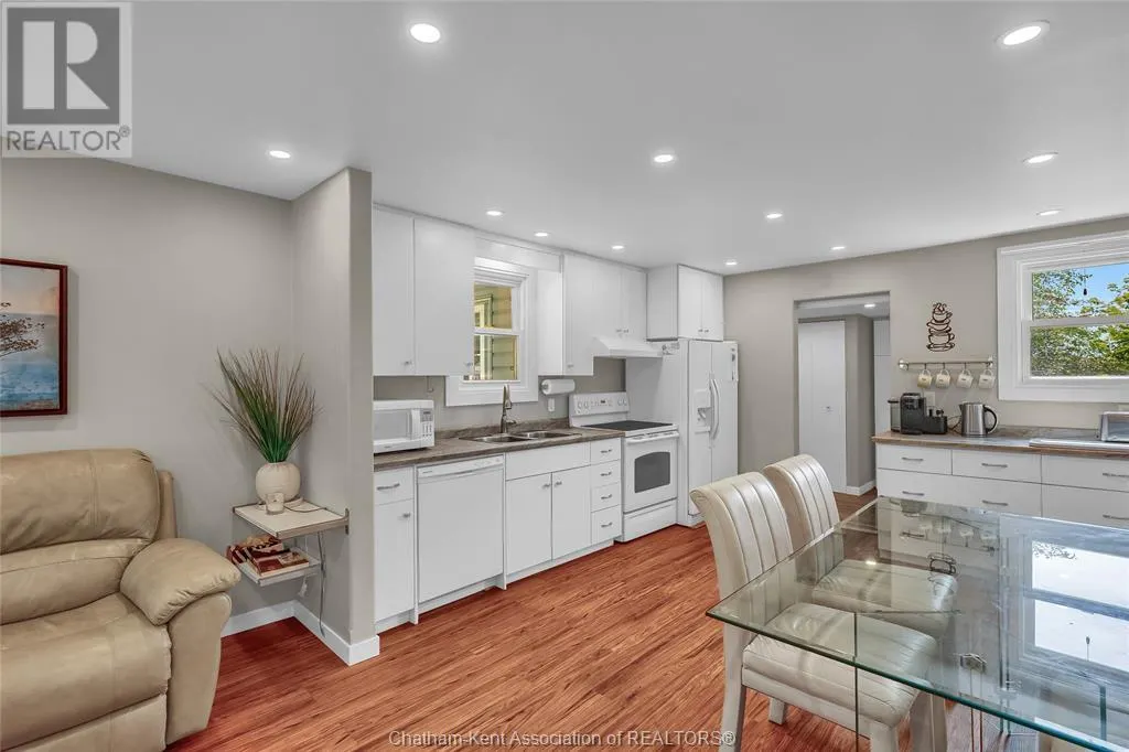 15 Oriole PARKWAY