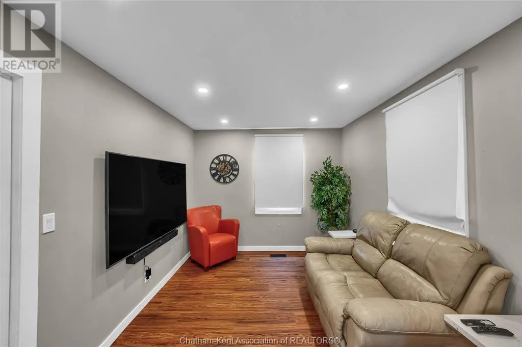 15 Oriole PARKWAY