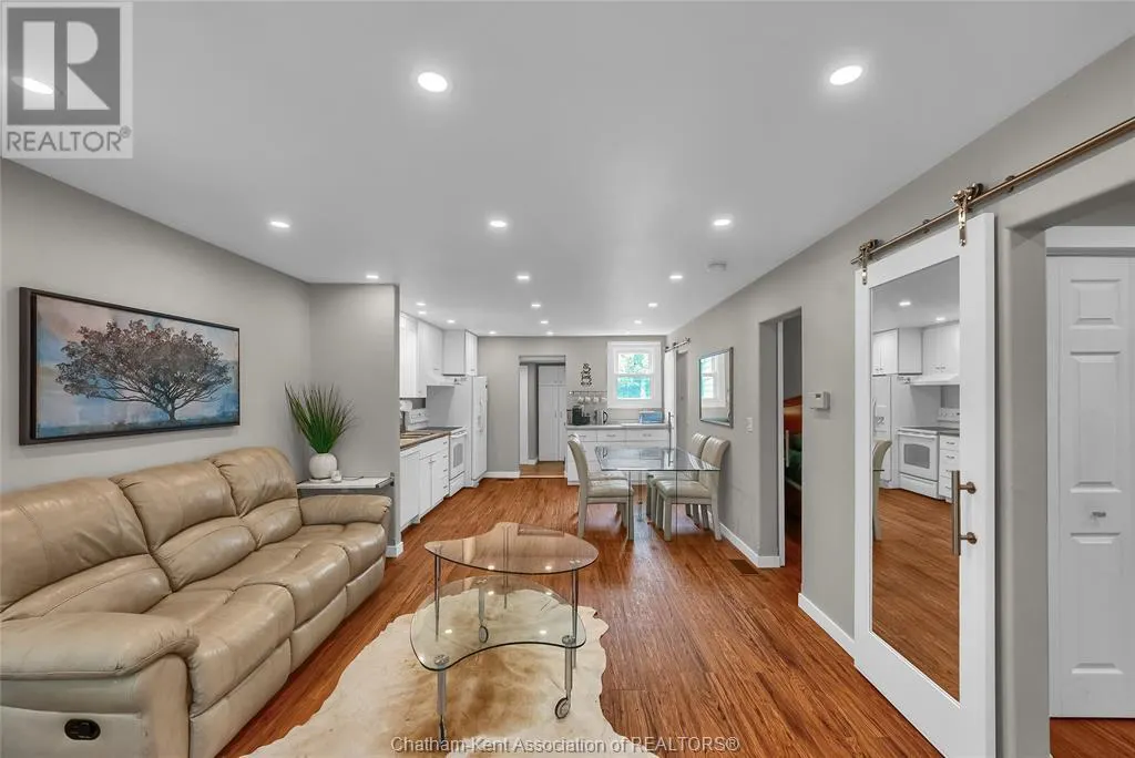 15 Oriole PARKWAY