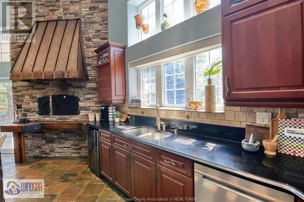 305 WEST PIKE CREEK