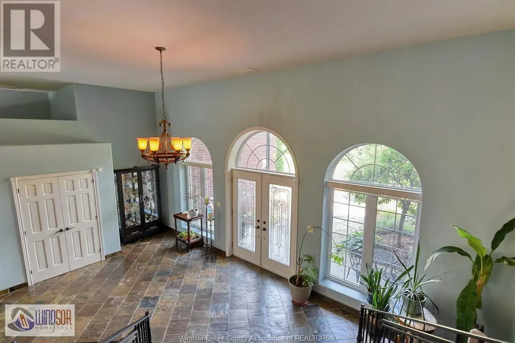 305 WEST PIKE CREEK