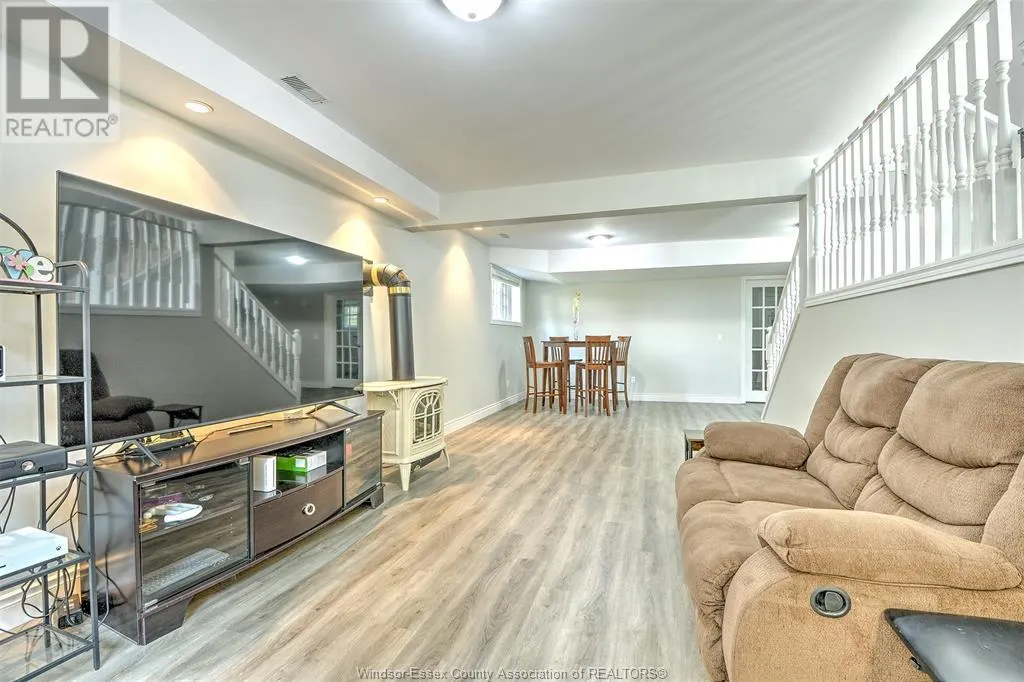 110 Sunset DRIVE