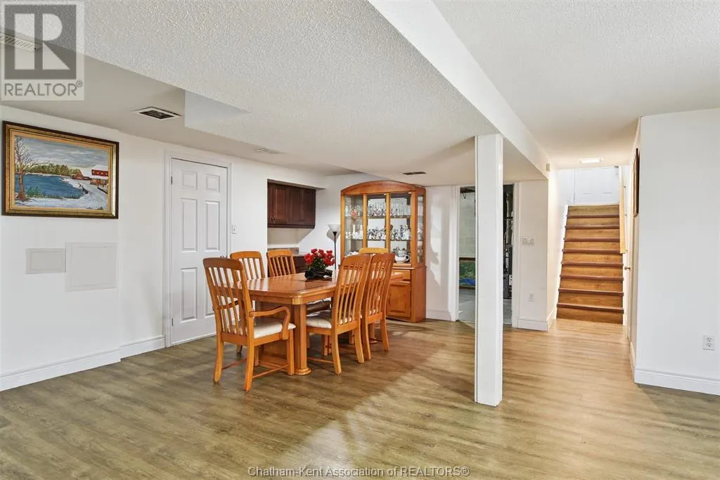 274 TWEEDSMUIR AVENUE East