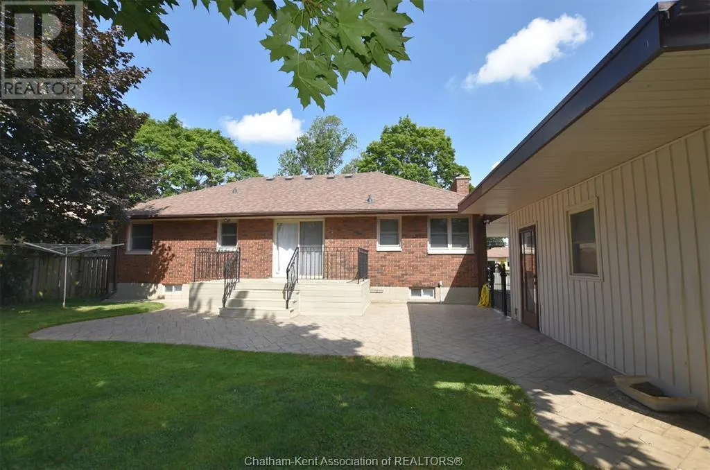 274 TWEEDSMUIR AVENUE East