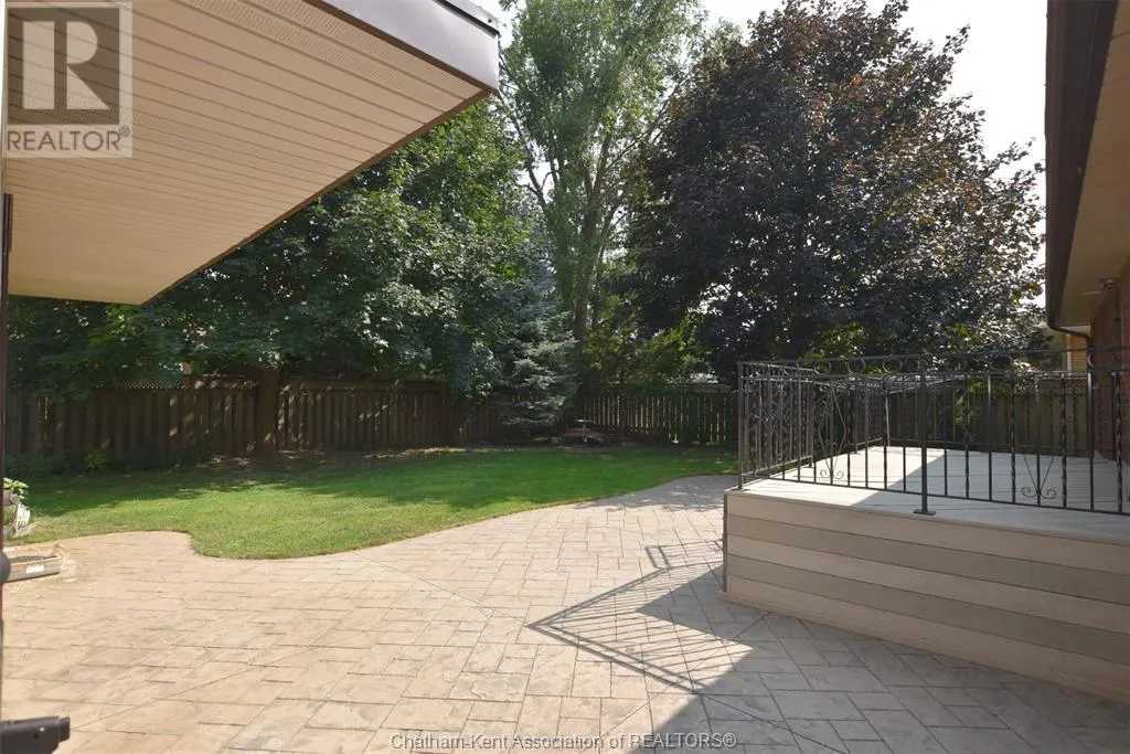 274 TWEEDSMUIR AVENUE East