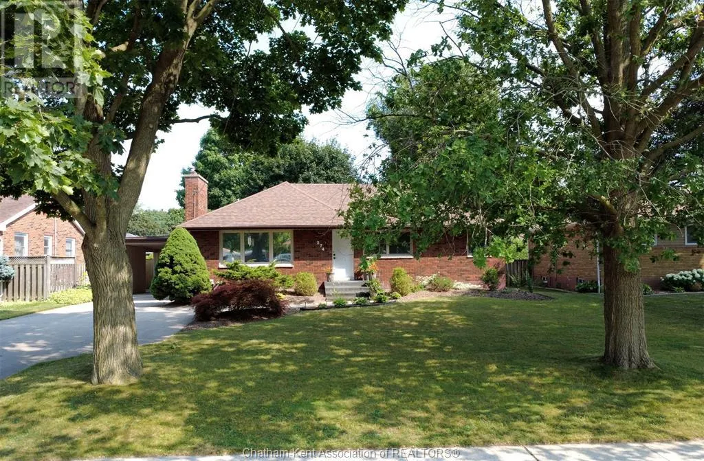 274 TWEEDSMUIR AVENUE East