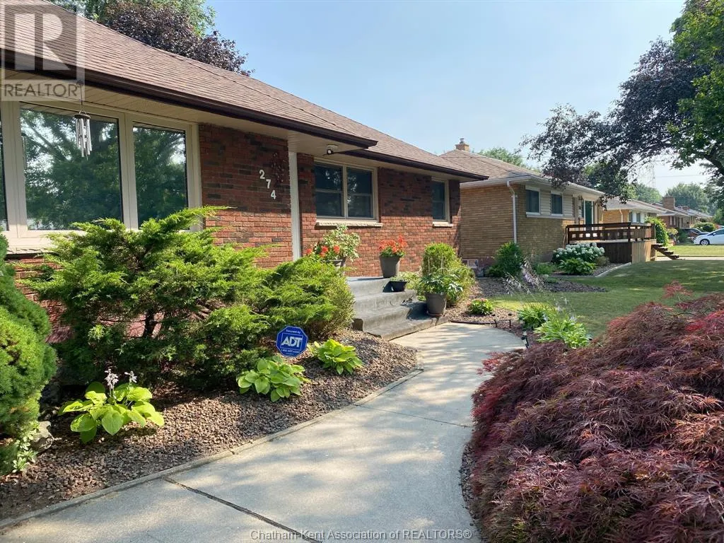 274 TWEEDSMUIR AVENUE East