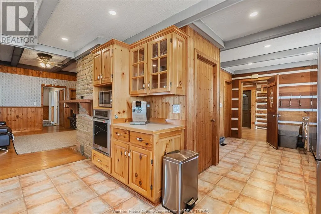 979 MAPLE GROVE DRIVE