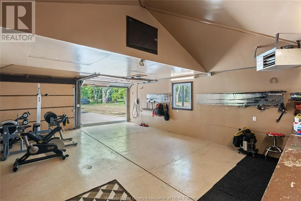 979 MAPLE GROVE DRIVE