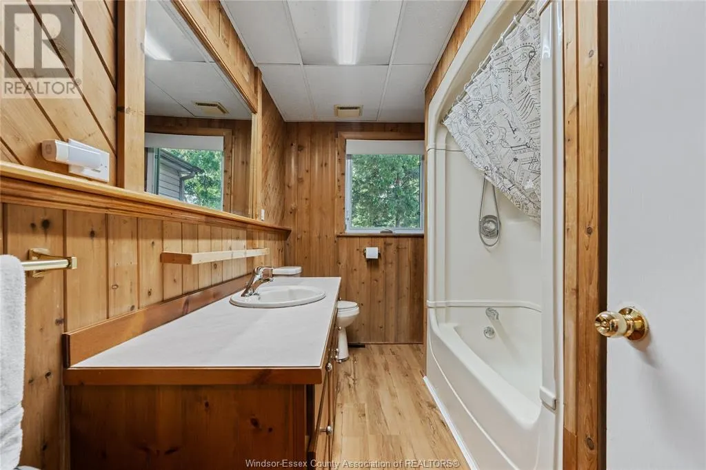979 MAPLE GROVE DRIVE