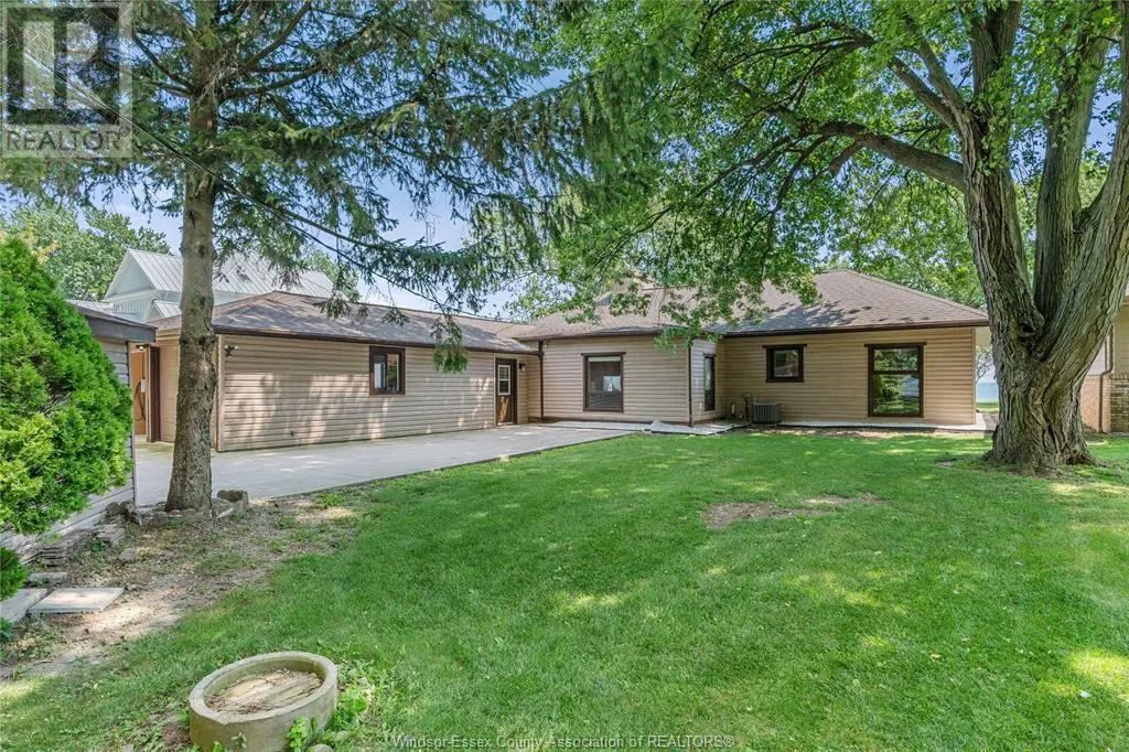 979 MAPLE GROVE DRIVE