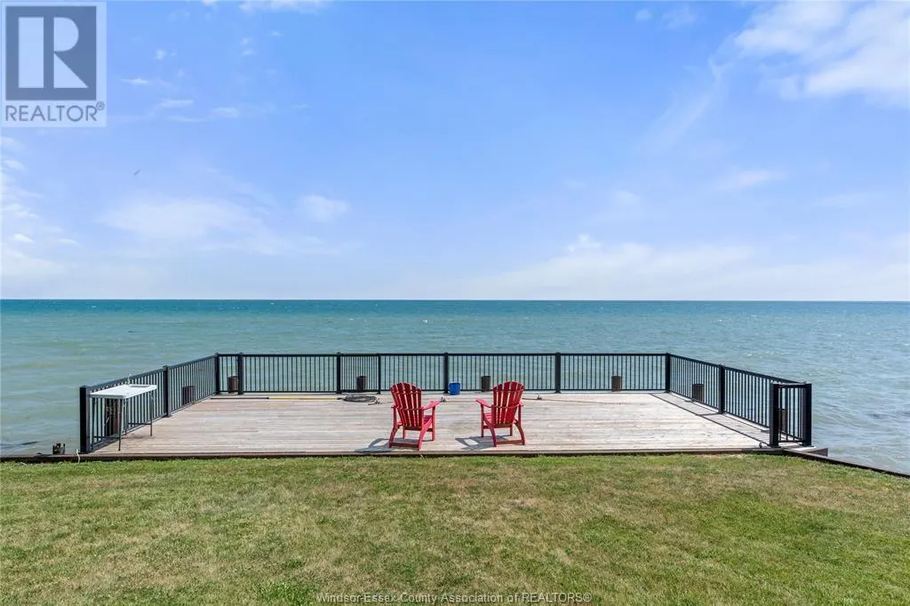 979 MAPLE GROVE DRIVE