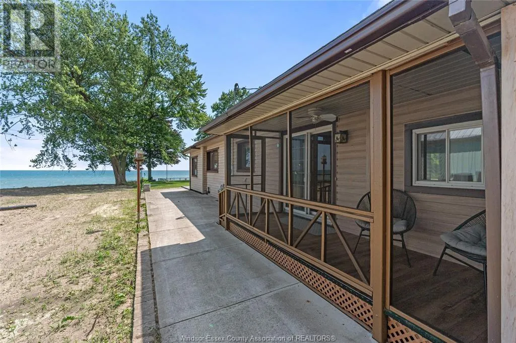 979 MAPLE GROVE DRIVE