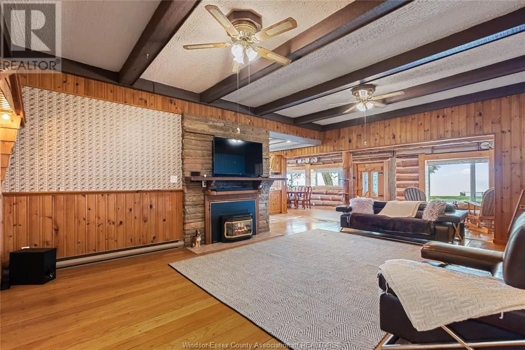 979 MAPLE GROVE DRIVE