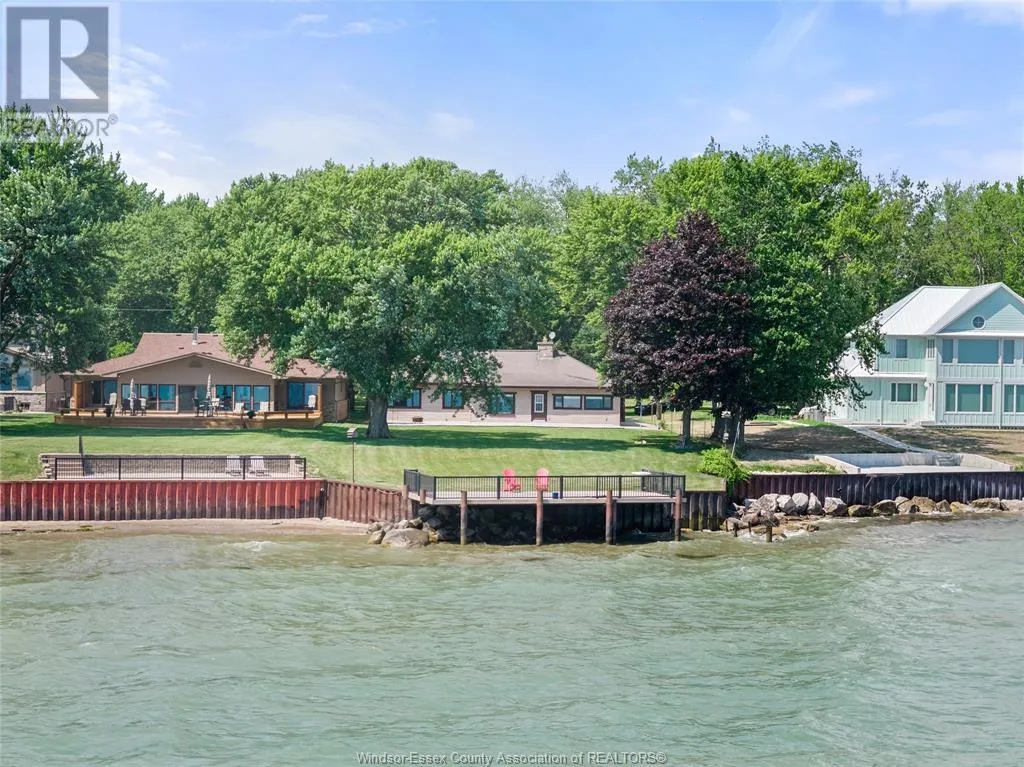 979 MAPLE GROVE DRIVE