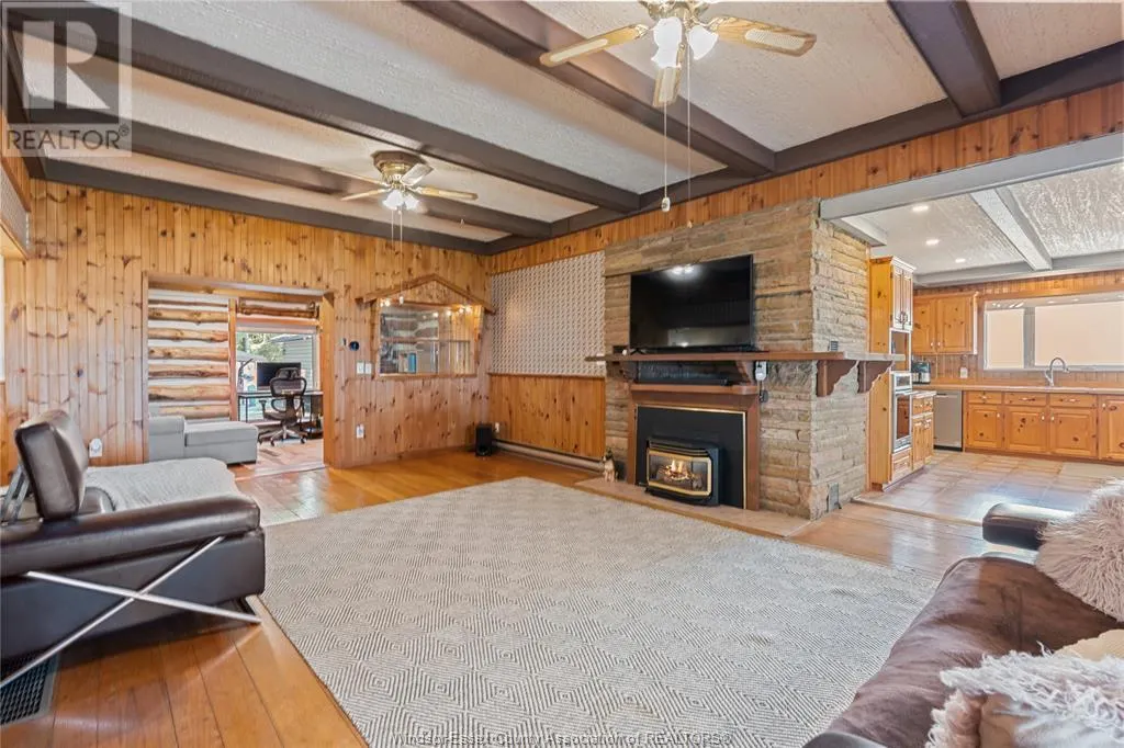979 MAPLE GROVE DRIVE