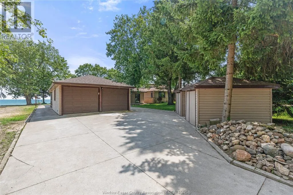 979 MAPLE GROVE DRIVE