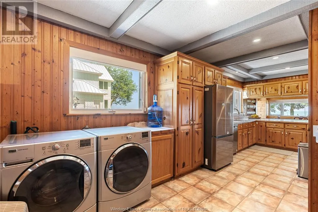 979 MAPLE GROVE DRIVE