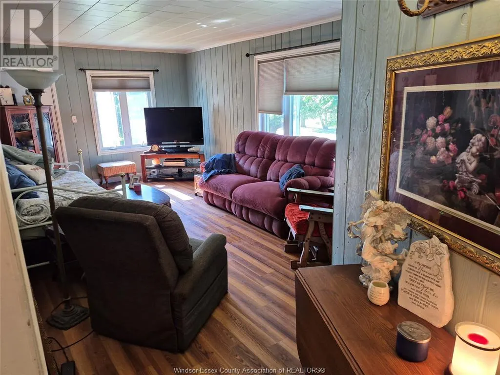 3825 Comber Sideroad