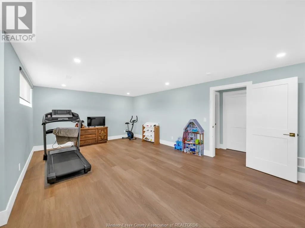9 SUNNINGDALE DRIVE