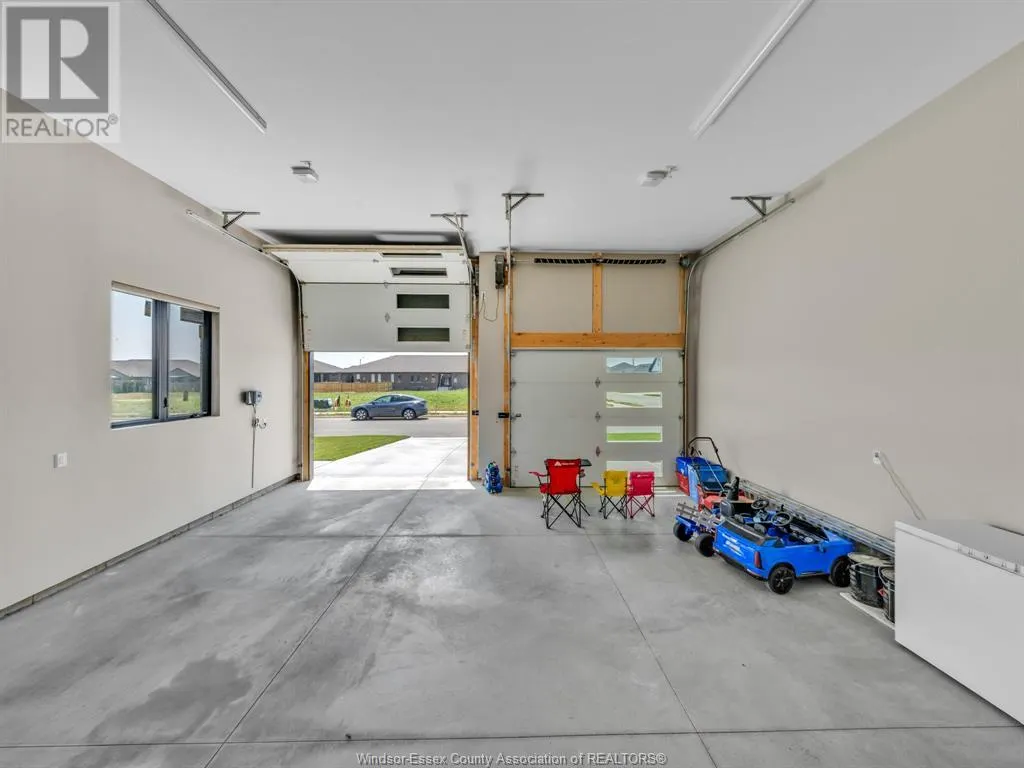 9 SUNNINGDALE DRIVE