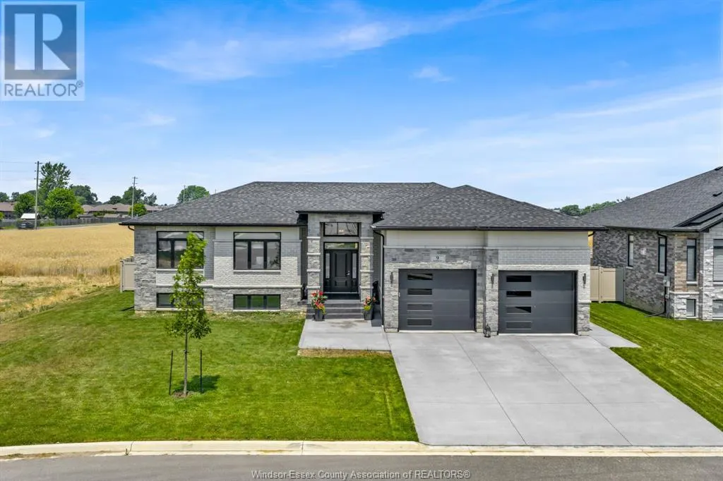 9 SUNNINGDALE DRIVE