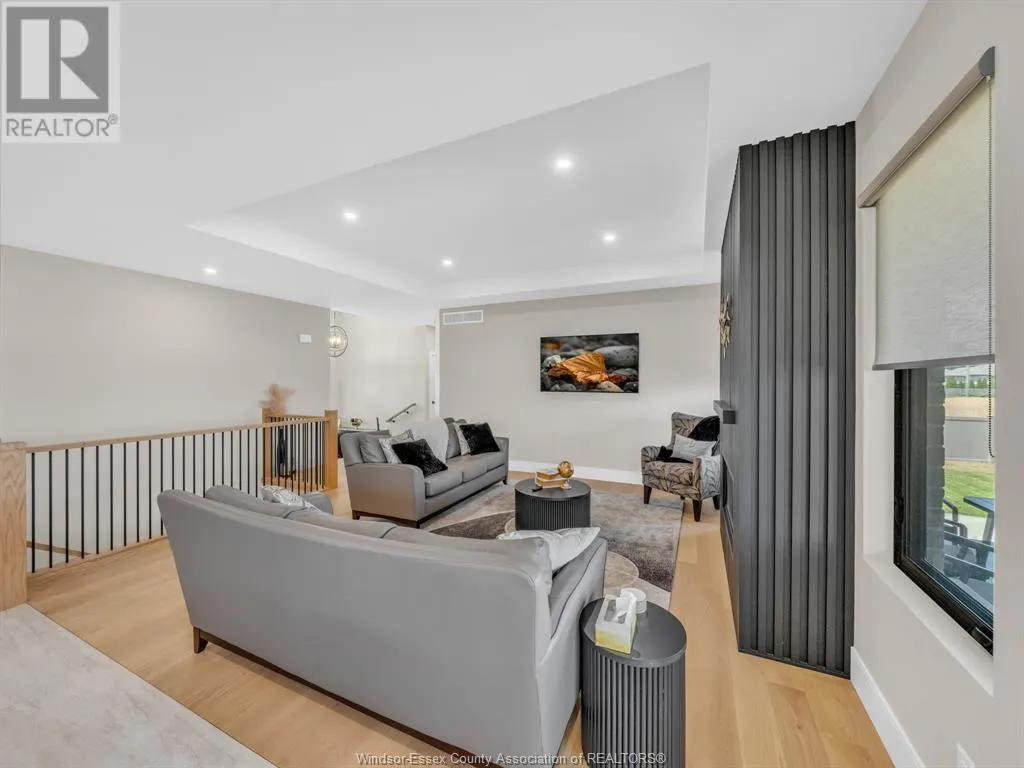 9 SUNNINGDALE DRIVE