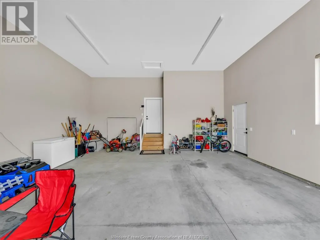 9 SUNNINGDALE DRIVE