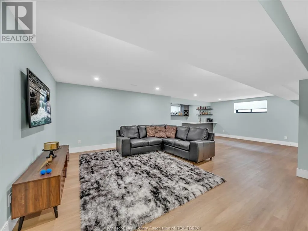 9 SUNNINGDALE DRIVE