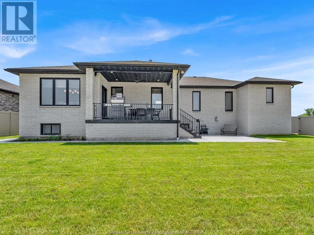 9 SUNNINGDALE DRIVE