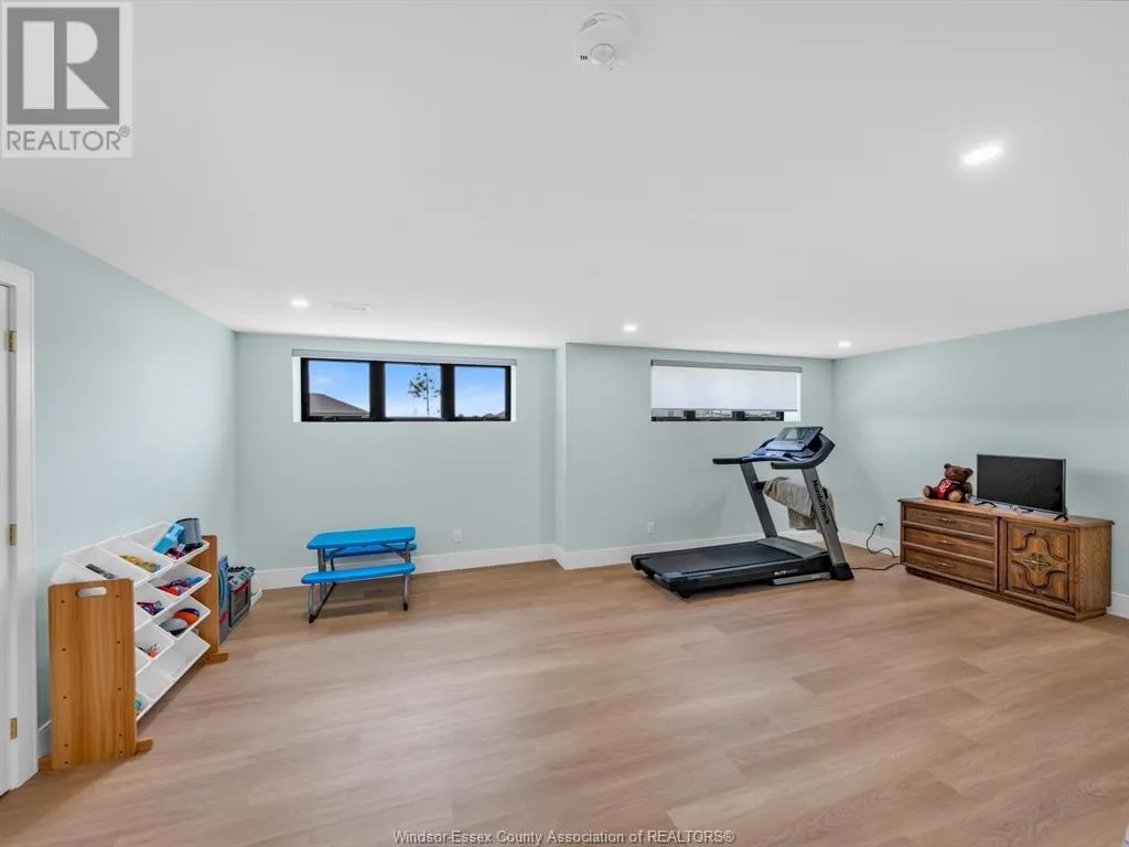 9 SUNNINGDALE DRIVE