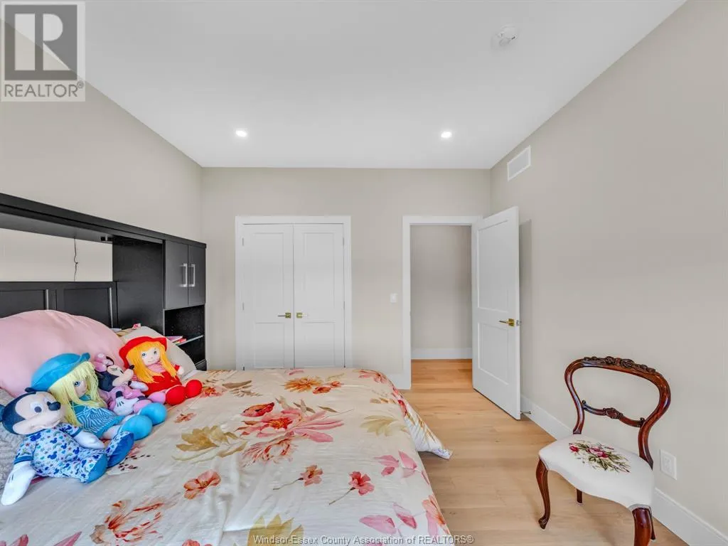 9 SUNNINGDALE DRIVE