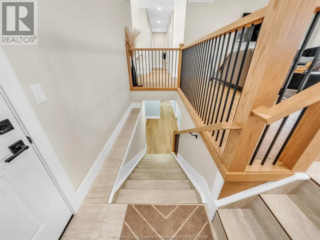 9 SUNNINGDALE DRIVE