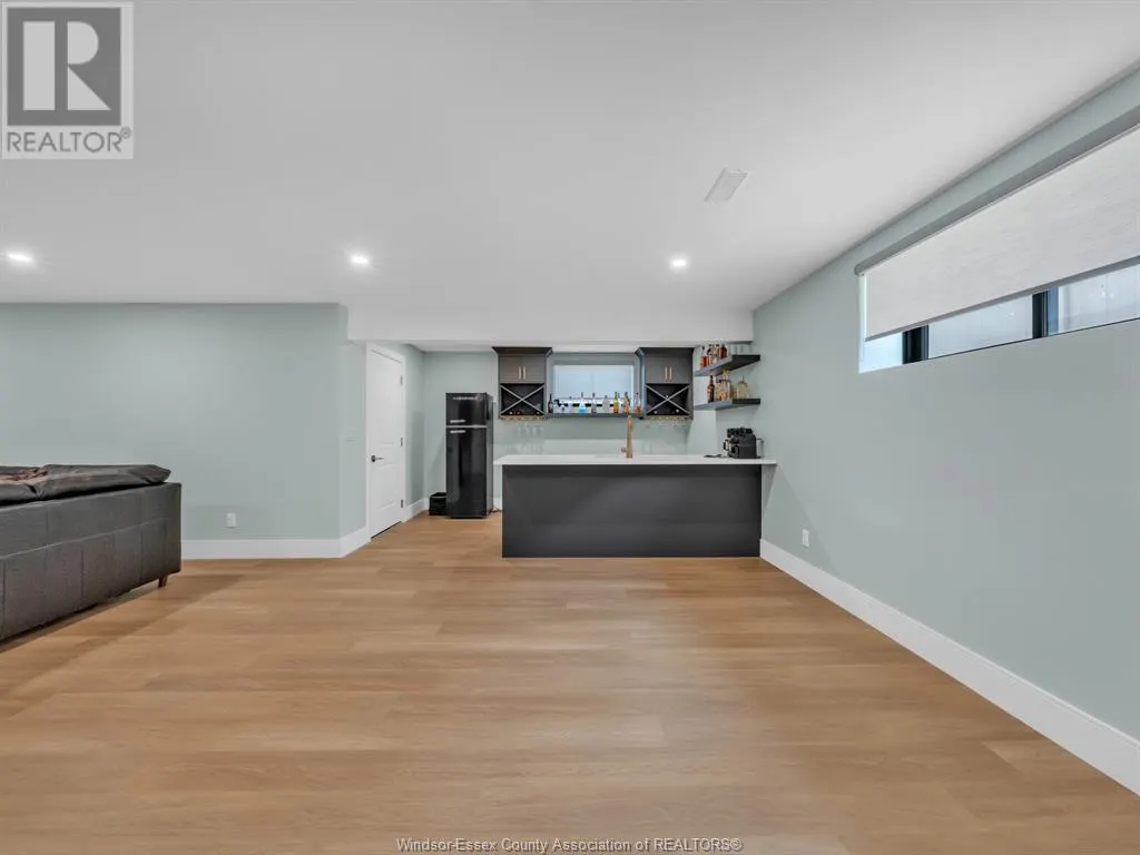 9 SUNNINGDALE DRIVE