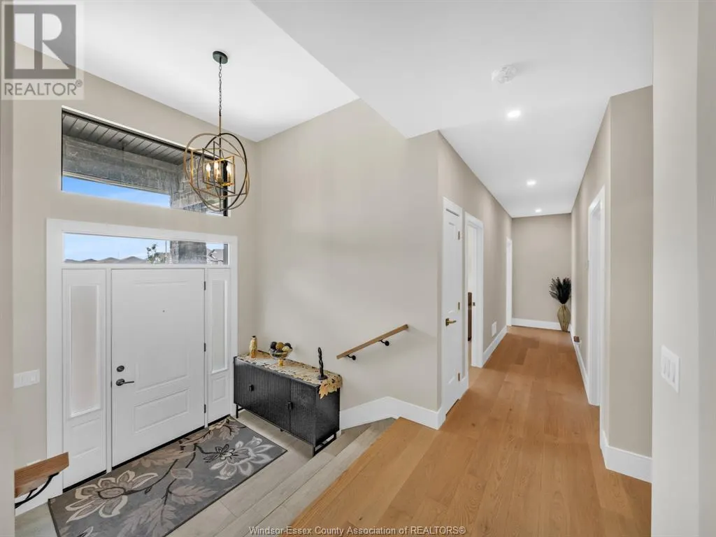 9 SUNNINGDALE DRIVE