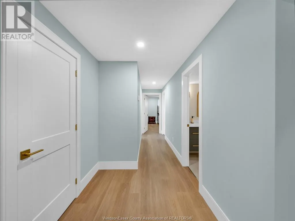 9 SUNNINGDALE DRIVE