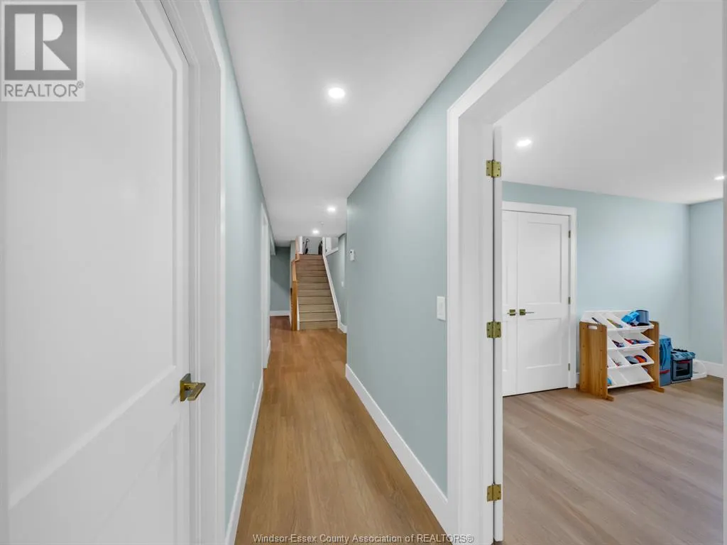 9 SUNNINGDALE DRIVE