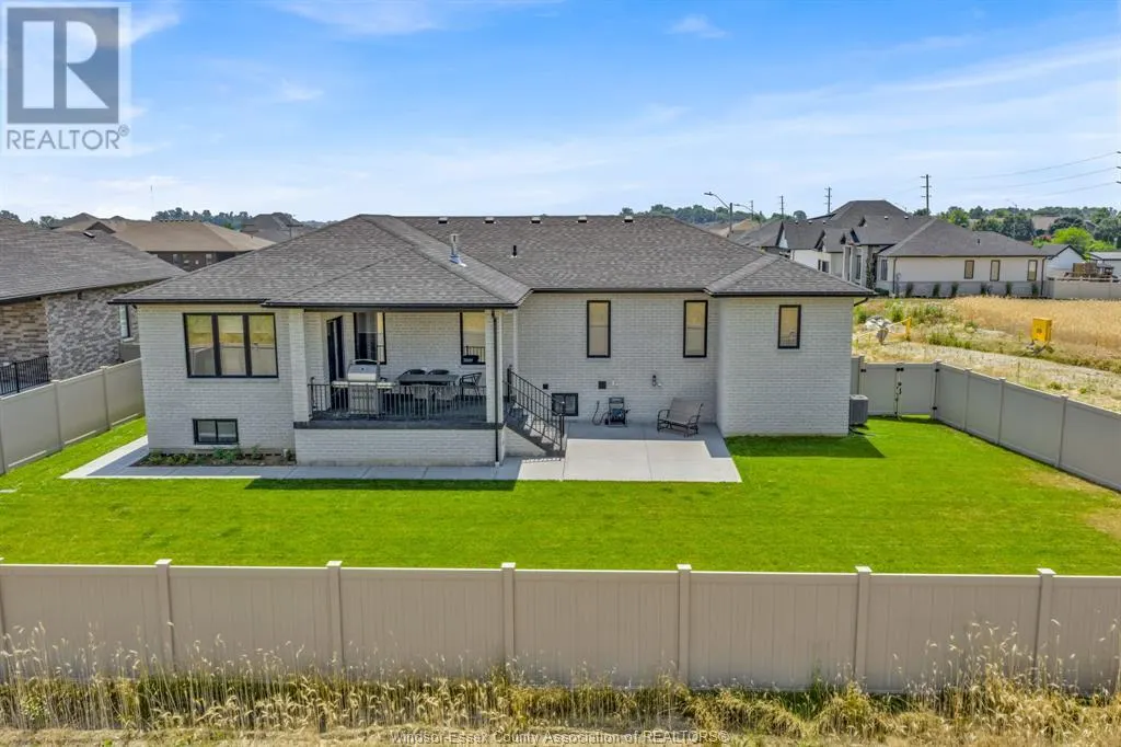 9 SUNNINGDALE DRIVE