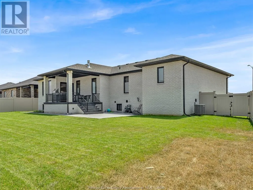 9 SUNNINGDALE DRIVE