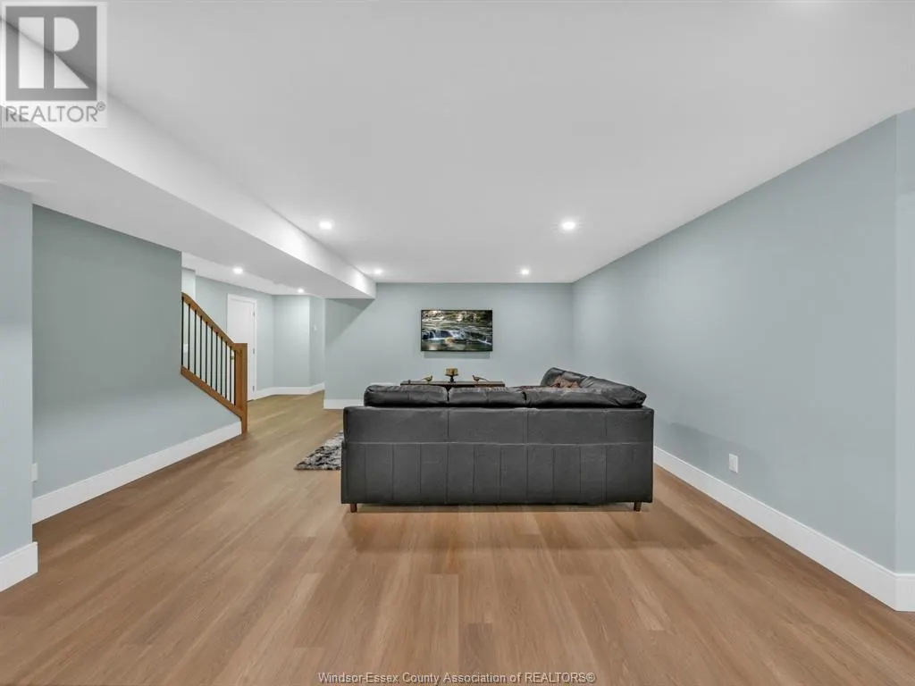 9 SUNNINGDALE DRIVE