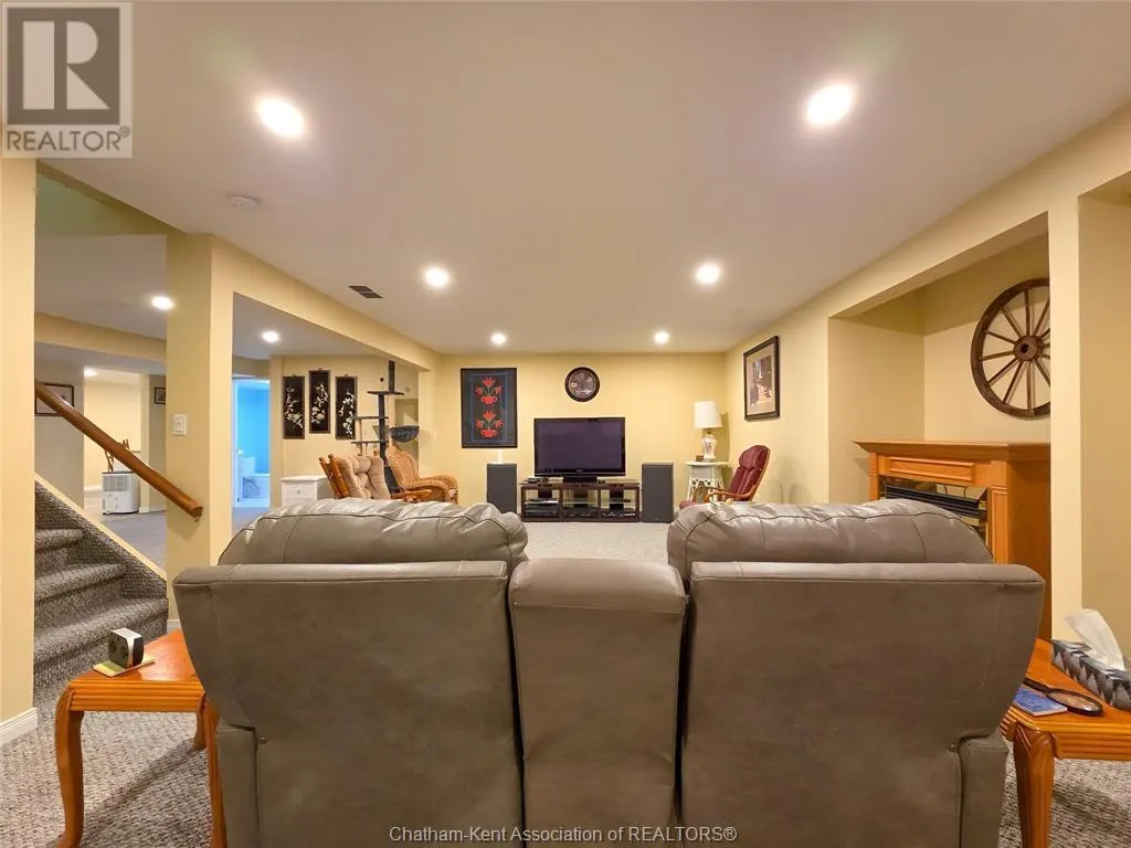 93 GREGORY DRIVE East