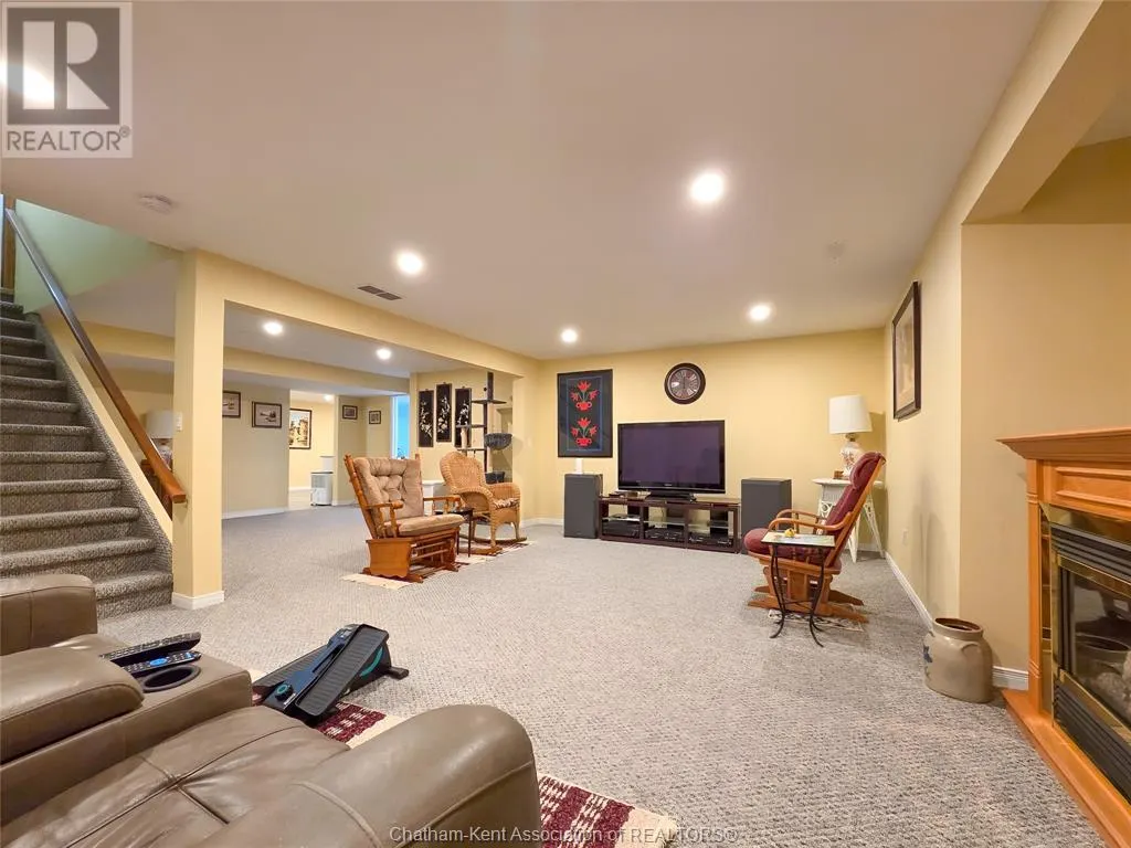 93 GREGORY DRIVE East