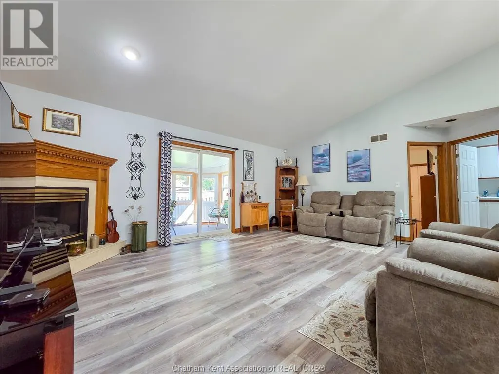 93 GREGORY DRIVE East