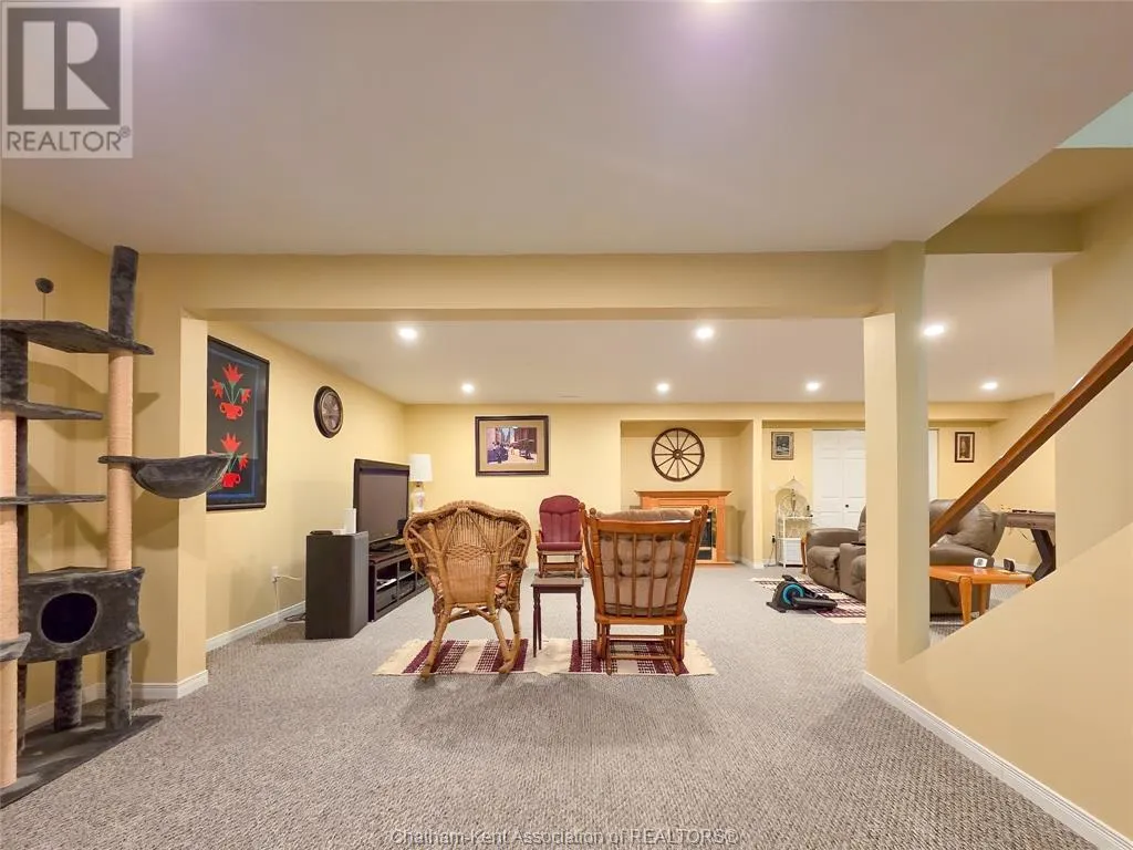 93 GREGORY DRIVE East
