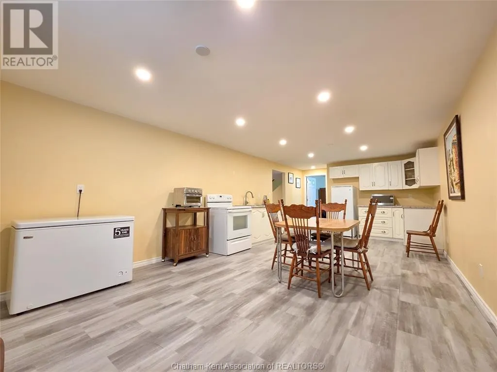 93 GREGORY DRIVE East
