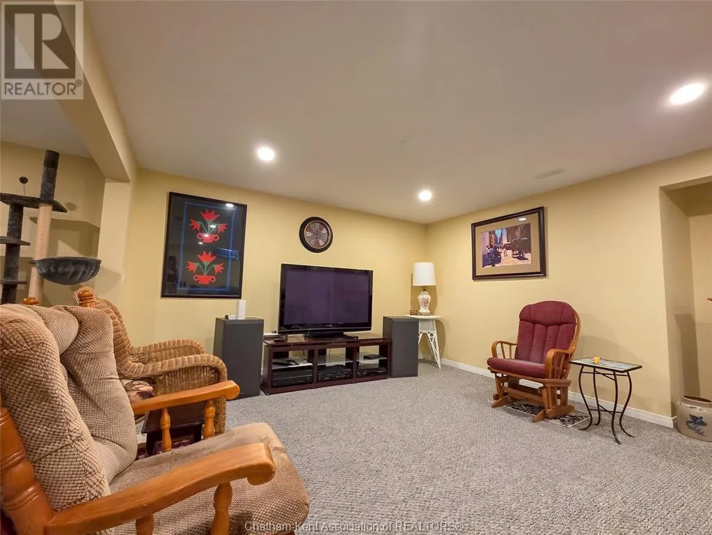 93 GREGORY DRIVE East
