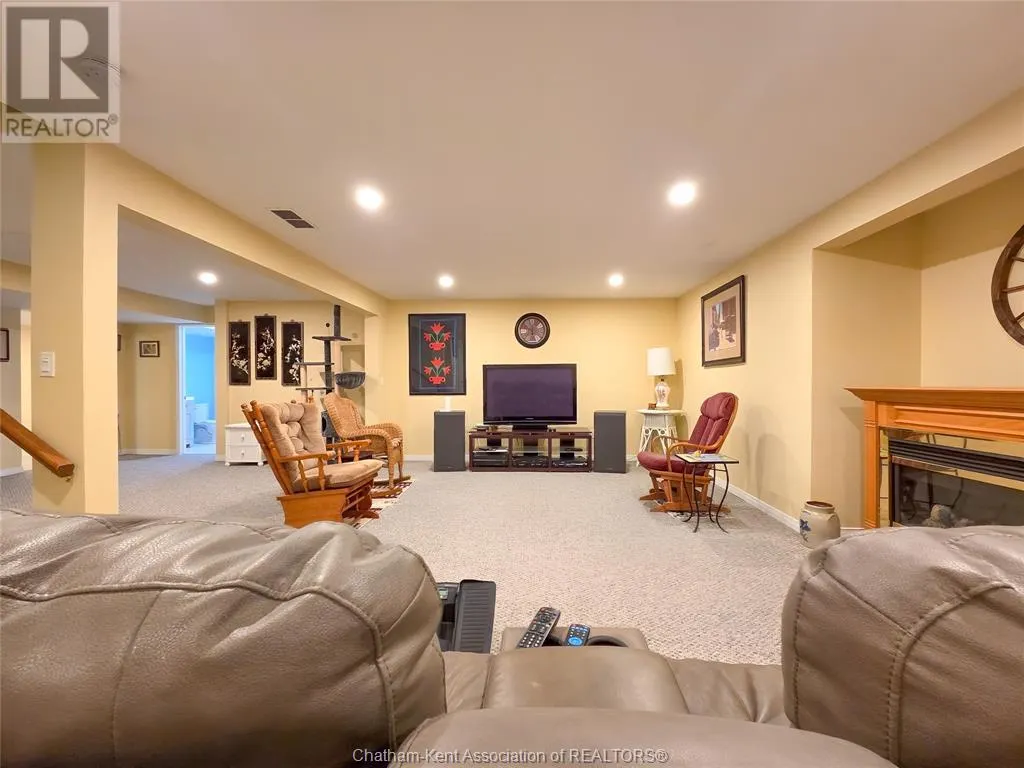 93 GREGORY DRIVE East