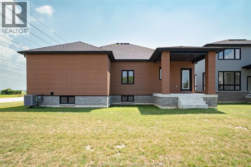 121 HAZEL CRESCENT