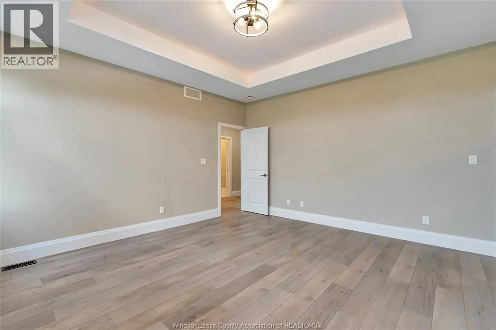 121 HAZEL CRESCENT