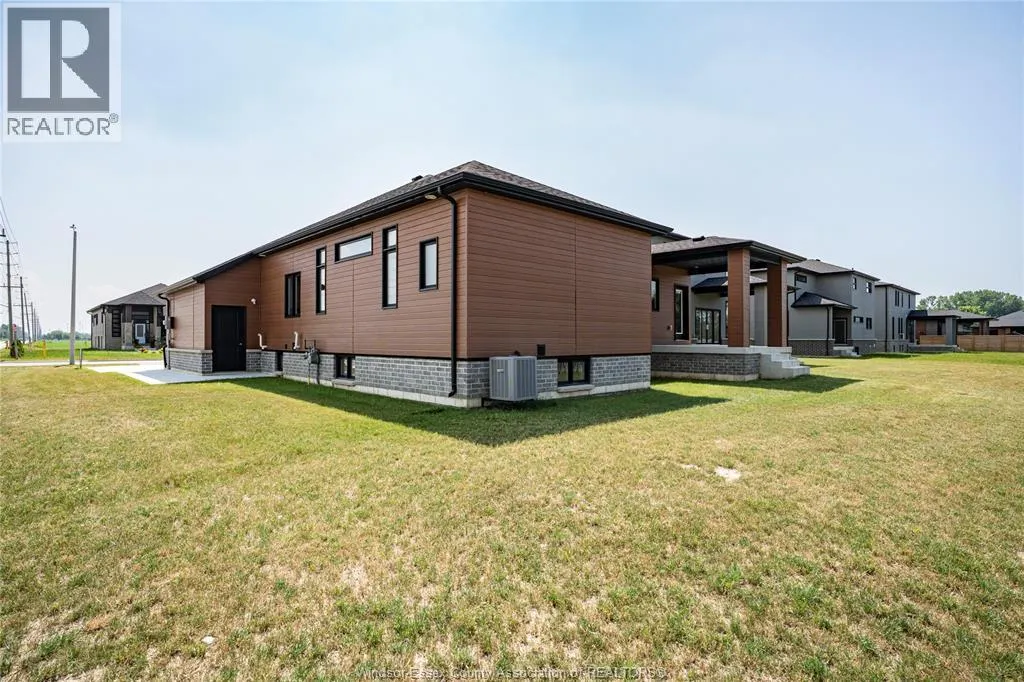 121 HAZEL CRESCENT